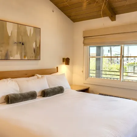 Woods Cove Inn