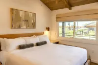 Woods Cove Inn