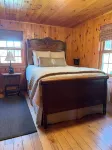 Little Creek Cabin, 2 bedrooms, 1.5 Baths (Sleeps 4)