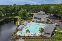 Spacious 4 bed/ 4 bath Villa on Golf Course