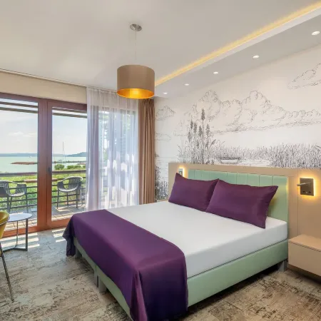 Hotel Golden Lake Resort