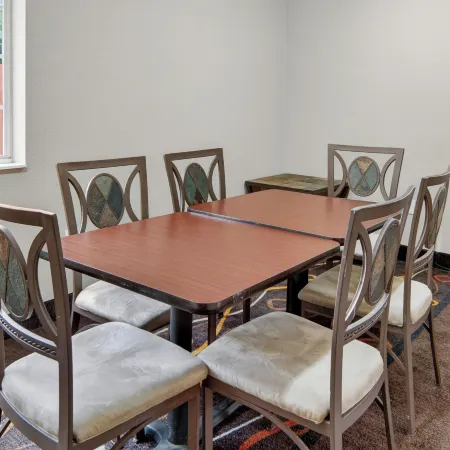 HomeTown Inn & Suites