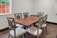 HomeTown Inn & Suites