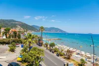 Laigueglia Beach, Seafront Sea-View Balcony - Happy Rentals - バルコニー