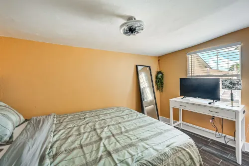 2 Mi to Public Pool! Cozy Naples Cottage w/ Patio - Homestays
