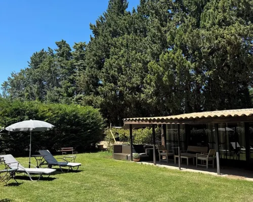 Authentic Luberon, Lodge-Style House in the Heart of Nature 卡瓦永住宿飯店