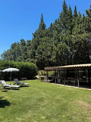 Authentic Luberon, Lodge-Style House in the Heart of Nature