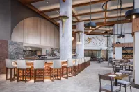 The Lodge at Spruce Peak, Part of Hyatt - bar
