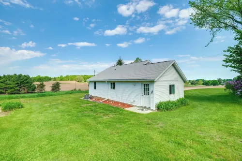 3 Mi to Lake Michigan the Country Cottage - Wifi