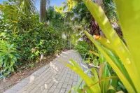 Trinity Beach Club Holiday Apartments