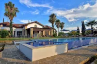 Incredible Large Villa In Paphos sleeps 14 Children Pool, Jacuzzi, Huge Garden - Villas