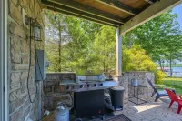 Beautiful Waterfront Townhouse w/ Perfect Location, Fireplace & Wifi - 4-Star