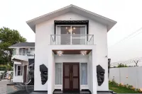 เอลิวาส ซิกเนเจอร์ ราช ฟาร์มส์ | 3 เบดรูม วิลลา วิธ ปรีเวท พูล - วิลล่า