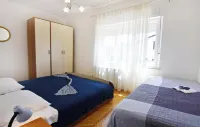 Quiet Apartment With Terrace - 3-stjärniga
