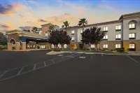 Hampton Inn & Suites Lancaster - parking