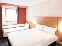 Ibis London Elstree Borehamwood - parking