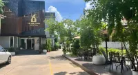 The Nine Place Chaeng Sanit - sarapan