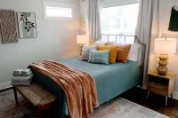 Brand New 2 Bedroom Conveniently Located Two Blocks From F&M Bank Arena - Balkoner