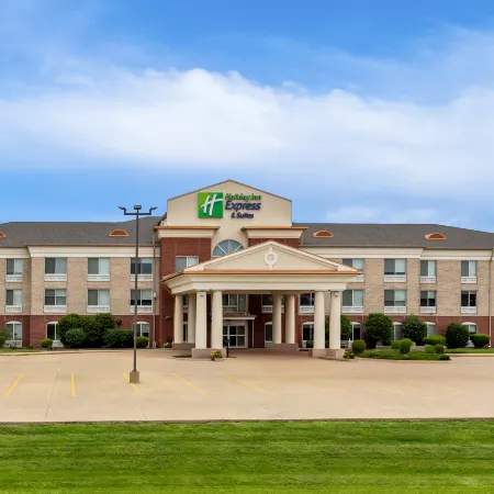 Holiday Inn Express & Suites VANDALIA by IHG