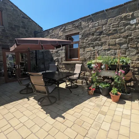 Cozy Cottage Close to Haworth Sleeps 2 with Garden