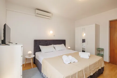 Cozy Studio Retreat in Malinska-Dubašnica with Garden View - 4성급