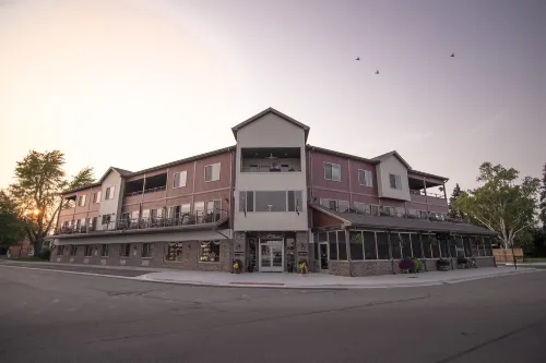 Riverhouse Inn on Water Street - parking