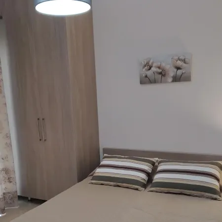 Fotaki's Home - Comfortable Newbuilt 2 Bedroom Home, 20 Meters from the Sea Отели рядом с достопримечательностью «Пляж Кардамена»