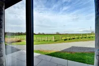 Family Cottage Near Wilsthorpe Beach - 4-Star