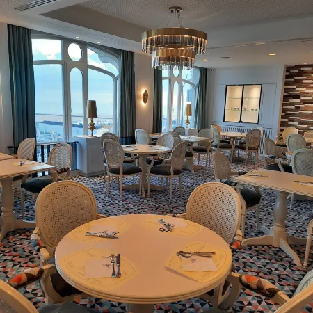 Hotel Beach Palace