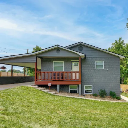 Rolling Hills Retreat, Cozy 2BR Near Lakes/smokies