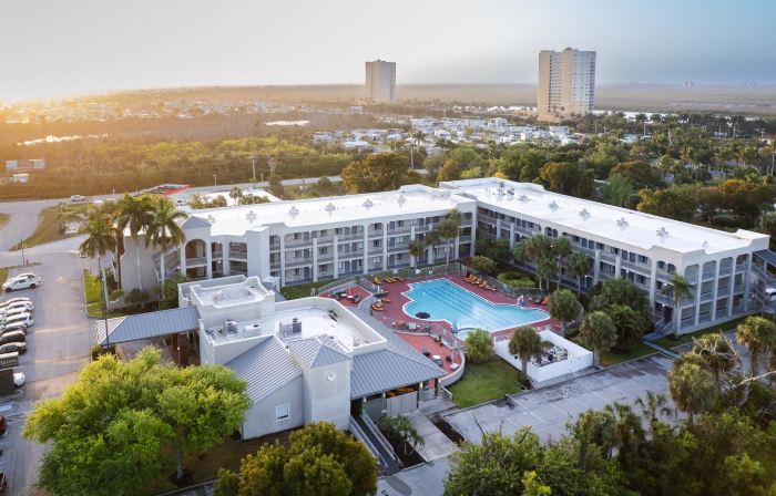 La Quinta Inn & Suites by Wyndham Ft. Myers-Sanibel Gateway