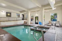Comfort Inn & Suites Midtown - Mountain view