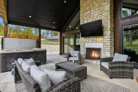Spacious 6-Bedroom House in Powder House Pass Theater Room, Hot Tub, Paved Roads - Boutique