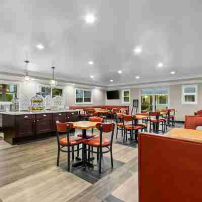 Quality Inn & Suites Santa Maria Dining/Meeting Rooms