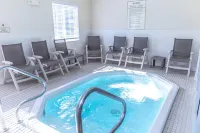 MainStay Suites Fargo - I-94 Medical Center - Hot Tub