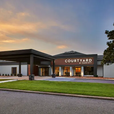 Courtyard Memphis Airport Hotel berhampiran Gereja Tabernakel Injil Sepenuh