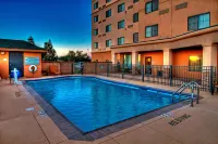 Courtyard Midland - Swimmingpools