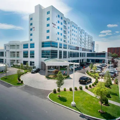 位於地鐵中心中庭的紐約布朗克斯 Residence Inn 飯店 佩勒姆灣公園（Pelham Bay Park）附近的飯店