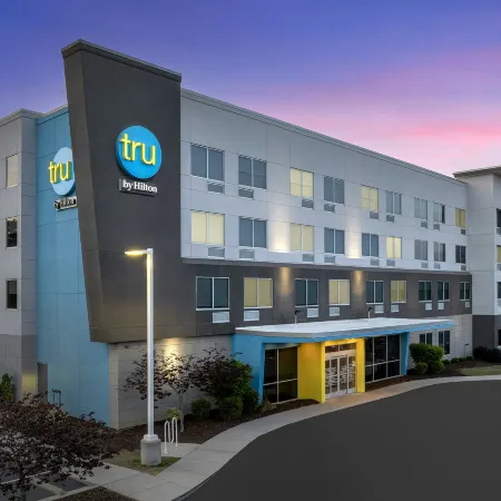 Tru by Hilton Fayetteville I-95
