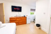 Ground Level Studio Escape with Fast WiFi - Condos