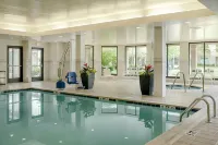 Courtyard Springfield - Pools