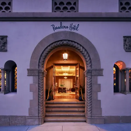 Pasadena Hotel & Pool