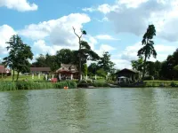 Gosfield Lake Resort - 2-Star