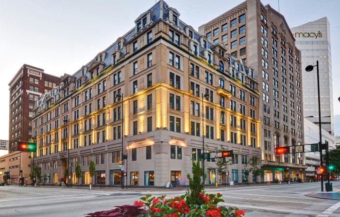 The Cincinnatian Hotel, Curio Collection by Hilton