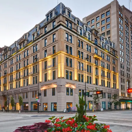 The Cincinnatian Hotel, Curio Collection by Hilton