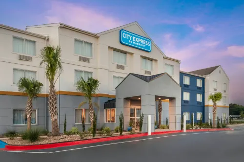 City Express By Marriott Lafayette - piscina