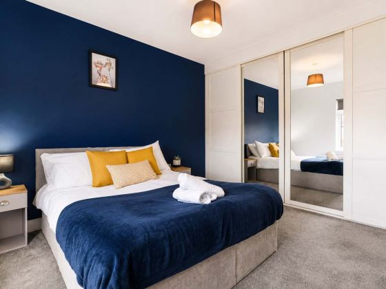 Chic 4BR Contractor Stay for 7 Wifi Stay With Us