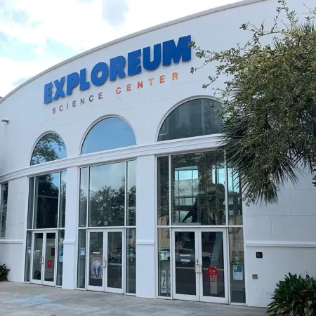 Heart of Downtown w Balcony by Dauphin St; walk to restaurants & shops SLEEPS 6!