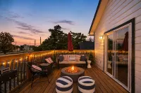 The Victory Lap Hot Tub Fire Pit Game Lounge - 4 estrellas