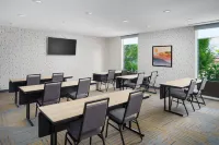 Home2 Suites by Hilton Champaign / Urbana - parking